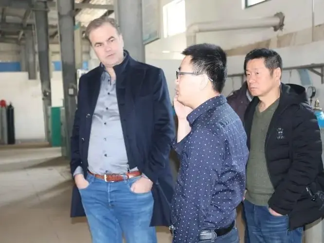 Group photo with partner customers